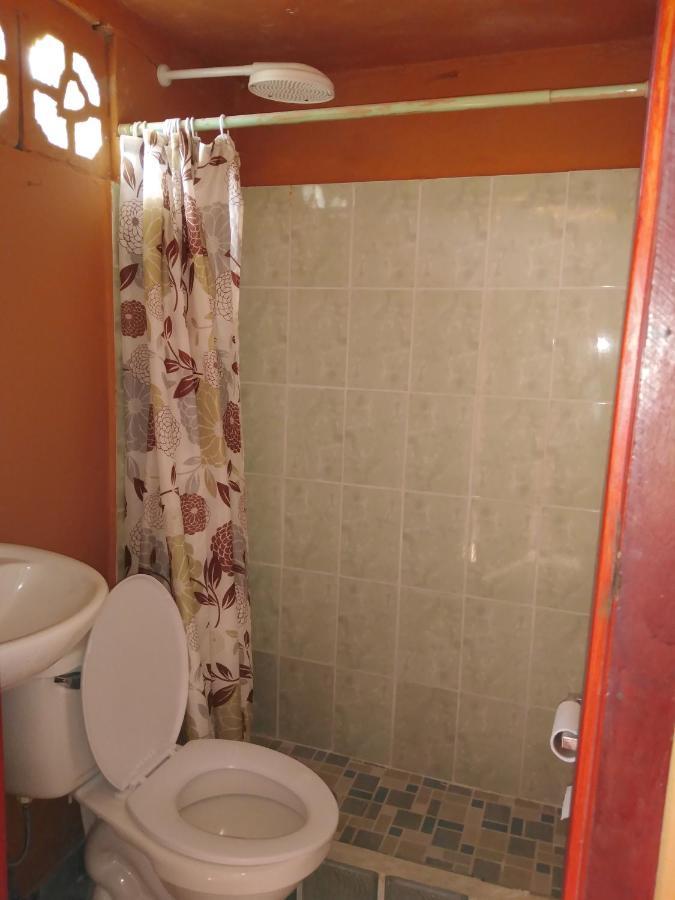 Ofiuras Hostal Colon Buitenkant foto